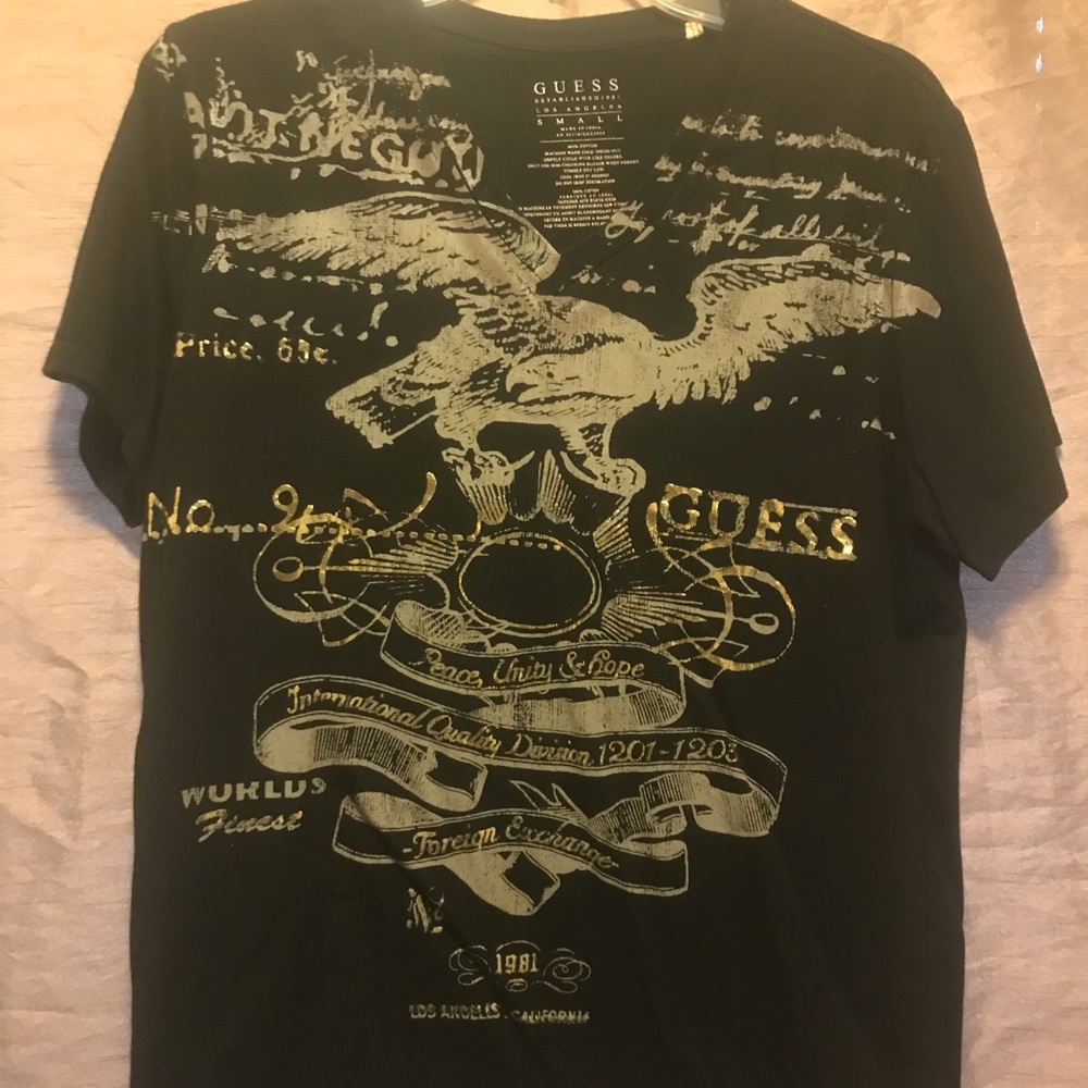 Guess graphic t-shirt (small) black with gold